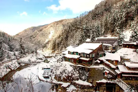 Une station enneigée des Alpes japonaises.