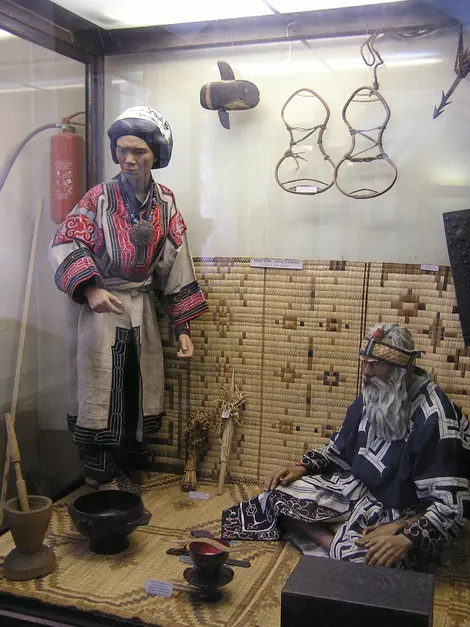 El centro para la promoción de la cultura Ainu en Sapporo tiene una modesta colección de objetos. El centro para la promoción de la cultura Ainu en Sapporo tiene una modesta colección de objetos.