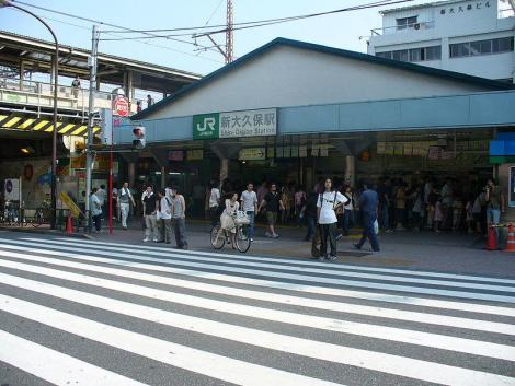 La stazione del quartiere coreano Okubo a Tokyo.