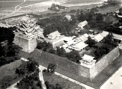 Le château de Nagoya dans les années 1930, avant sa destruction Le château de Nagoya dans les années 1930, avant sa destruction