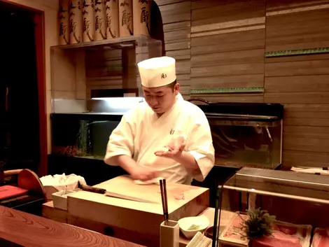 El restaurante de sushi Dokorogou en Fukuoka. El restaurante de sushi Dokorogou en Fukuoka.