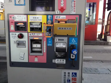 Une machine à péage au Japon.