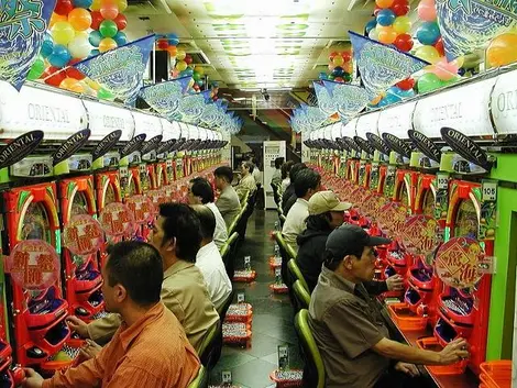 El pasillo de un Pachinko.