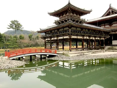 Le hall central du temple Byôdô-in (Kyoto), avant sa réfection.