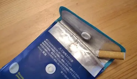 le cendrier de poche (ポケット 灰皿), partenaire indispensable du fumeur japonais.