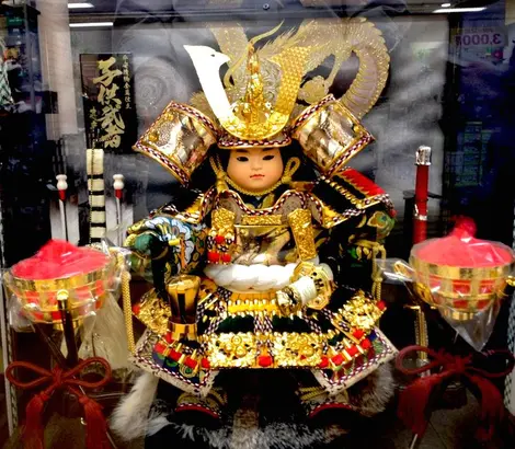 Le kabuto, réplique miniature des anciennes armures de samouraï, offertes aux petits garçons japonais le 5 mai.