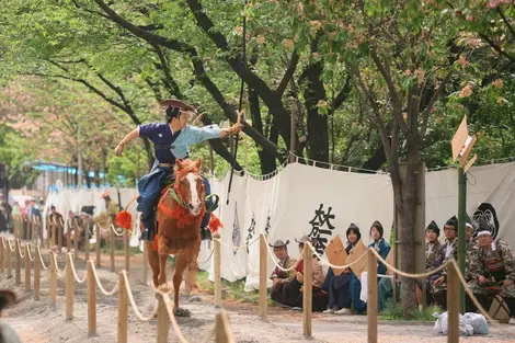 El yabusame es un ritual poco practicado relacionado con las ceremonias shinto. El yabusame es un ritual poco practicado relacionado con las ceremonias shinto.