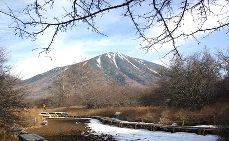 Le mont Nantai, sur les hauteurs de Nikko. Le mont Nantai, sur les hauteurs de Nikko.