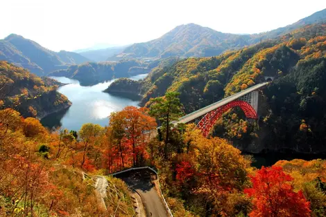 Les paysages rougissants d'Hiroshima. Les paysages rougissants d'Hiroshima.