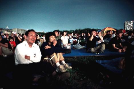 The hanabi (fireworks) outside Japan, gathering people whose Japanese delight.