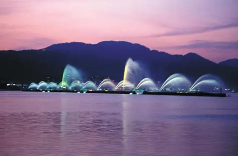 The fountain Biwako Hana Funsui in Otsu, from where the boats that cross Lake Biwa.