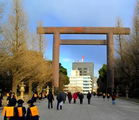 Il Daiichi Torii del santuario Yasukuni (Tokyo) era il più grande torii del Giappone nel 1921.