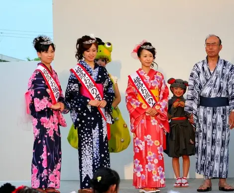 Sfilate a Himeji yukata Yukata Matsuri, per vedere le ultime tendenze.