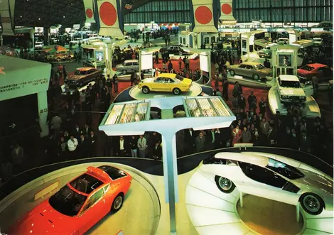 Depuis le début des années 1960, le Tokyo Motor Show est l’un des événements préférés des amateurs de voitures. Depuis le début des années 1960, le TOkyo Motor Show est l’un des événements préférés des amateurs de voitures.