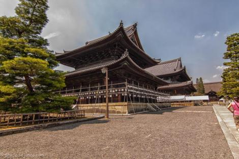 Los altos muros del complejo de Myoshin-ji protegen 47 templos.