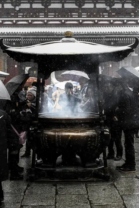 La fumée d'encens dans les temple bouddhistes aurait des vertus bénéfiques.