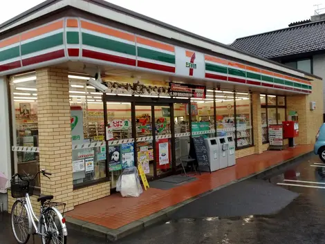 Die Konbini 7/11 bieten gratis WLAN an