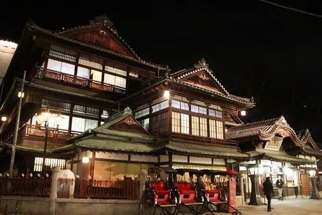 Le Dogo Onsen de nuit Le Dogo Onsen de nuit