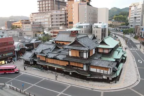 Le Dogo Onsen vu de haut Le Dogo Onsen vu de haut