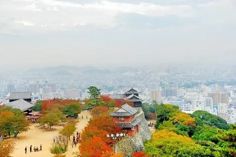 la vista desde la torre del Matsuyama-jo la vista desde la torre del Matsuyama-jo