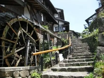 Le centre-ville de Magome, pavé et escarpé.