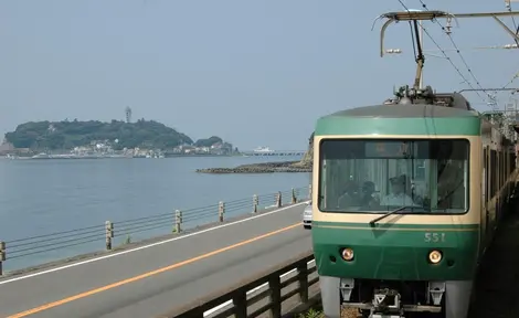 Magnífica vista desde el tren que lleva a Enoshima.