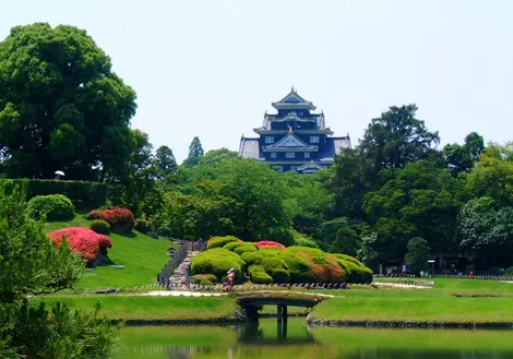 Vue sur le château depuis le Kôrakuen