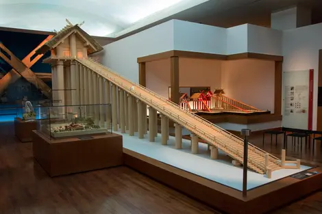 El impresionante antiguo Izumo Taisha media casi 46 metros de altura. El impresionante antiguo Izumo Taisha media casi 46 metros de altura.