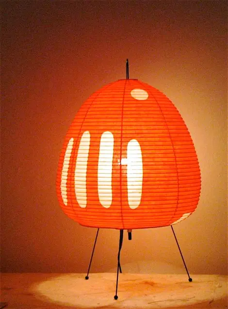 Une lampe Noguchi Une lampe Noguchi