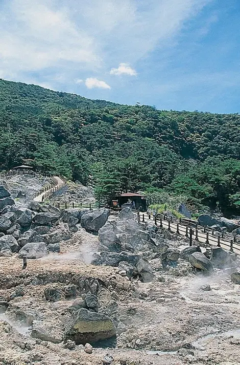 Unzen Jigoku, donde los infiernos de Unzen son los géiser hirvientes. 