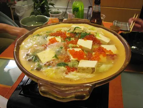 Un ishikari nabe avec des ikura, oeufs de saumon Un ishikari nabe avec des ikura, oeufs de saumon