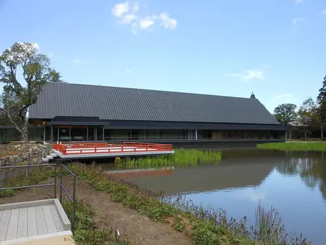 Le musée Sengukan, au sanctuaire Gekû d'Ise, expose des maquettes des bâtiments auxquels les visiteurs n'ont pas accès.