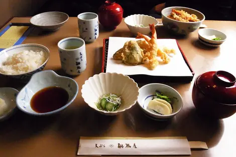 Un "menu tempura" servi partout au Japon Un "menu tempura" servi partout au Japon