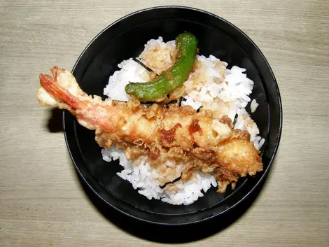 Un tendon, donburi aux tempura Un tendon, donburi aux tempura