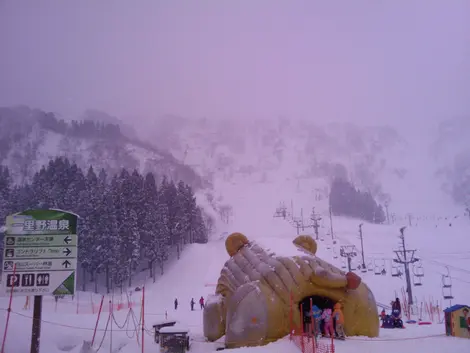 No hay nada como relajarse en un onsen después de un largo día de ski.