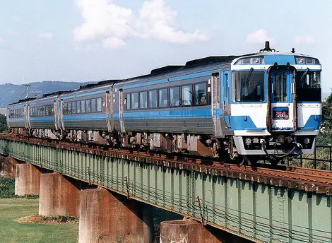 Une ligne locale JR de Shikoku.