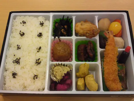 ¿Puedes identificar los tsukemonos en este bento?