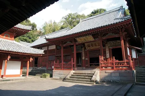 El vestíbulo principal Daiohoden es uno de los edificios más antiguos de Nagasaki. El vestíbulo principal Daiohoden es uno de los edificios más antiguos de Nagasaki.