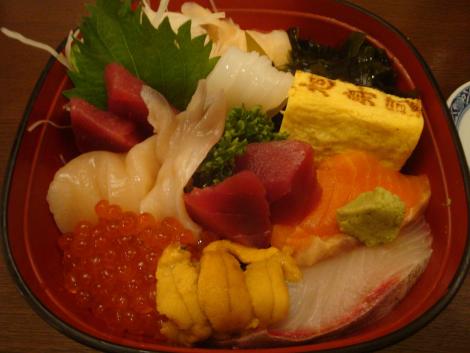 El sushi de Otaru es famoso por su frescura y generosidad.