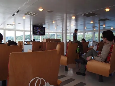 A l'intérieur d'un ferry