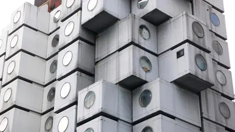 Facade en nid d'abeille d'un hotel-capsule Facade en nid d'abeille d'un hotel-capsule