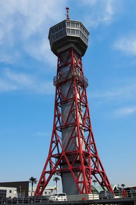 La torre del puerto de Hakata. La torre del puerto de Hakata.