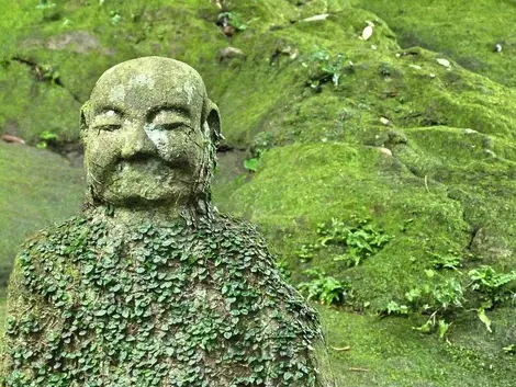 Une des cinq cents statues de l'Unganzen-ji Une des cinq cents statues de l'Unganzen-ji