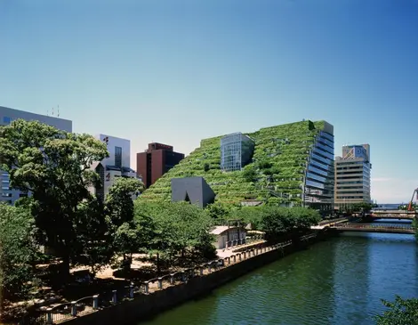 Entrée sud de l'Acros Fukuoka