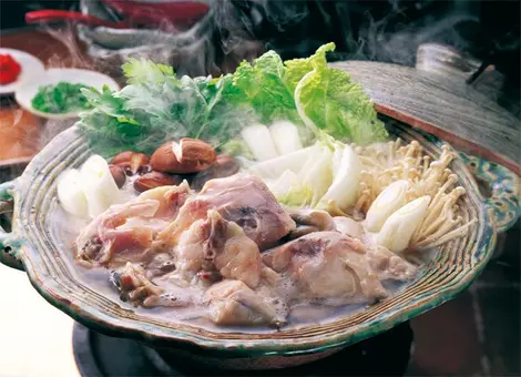 El nabe (estofado) es una de las maneras tradicionales de preparar el fugu. El nabe (estofado) es una de las maneras tradicionales de preparar el fugu.