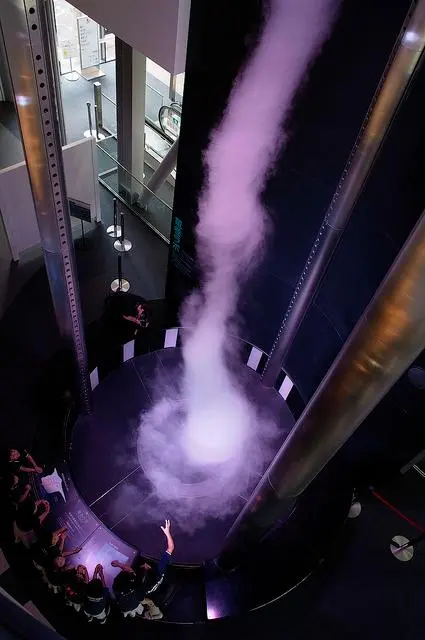 Le générateur de tornades du musée des sciences de Nagoya