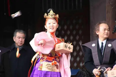 El ritual de lanzar frijoles de Setsubun.