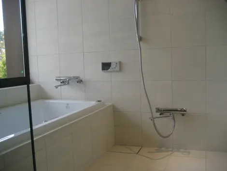 Une salle de bain japonaise moderne Une salle de bain japonaise moderne