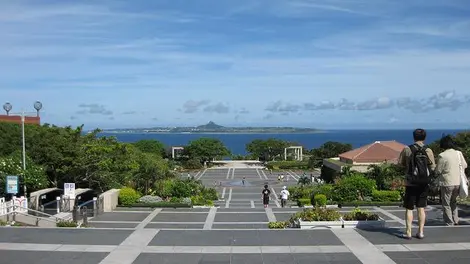 Vue sur Ie-jima depuis Okinawa