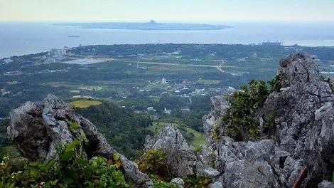 Nouvelle vue sur Ie-jima depuis Okinawa